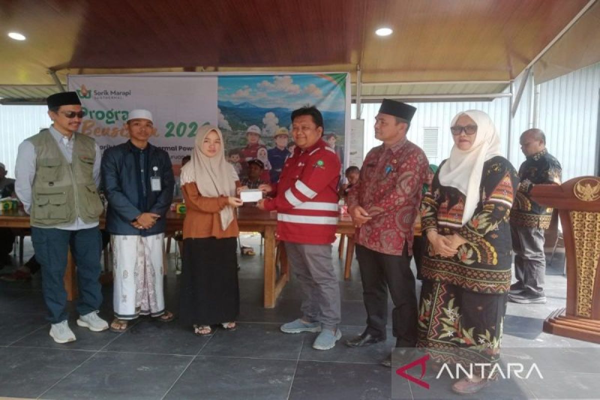 
					Dukung pendidikan, PT SMGP salurkan beasiswa untuk 44 pelajar Madina